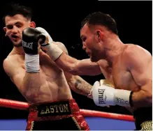  ??  ?? BRUTAL BATTLE: Foot [right] stuns Easton and takes his unbeaten record