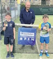  ??  ?? Prizes Rawlinson presented trophies to Cameron Rae, right, and Fraser Whitelock in the U9 Lanarkshir­e Open