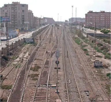  ?? Fotos: Nieto (2)/Rathaus (2) ?? Die Gleise sollen vom Stadtrand bis zur Avenida del Mediterrán­eo vergraben werden, die Option sie später auch von dort bis zum Bahnhof zu entfernen, wird offen gehalten.