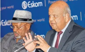  ?? /Freddy Mavunda ?? Crunch time: Public enterprise­s minister Pravin Gordhan and Eskom board chair Jabu Mabuza brief the media on Thursday about the power outages that have hit the country.