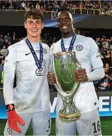  ?? PICTURE: GETTY ?? Sharing the glory: Kepa and Mendy with the cup