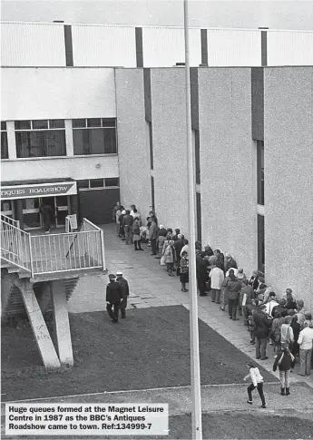  ?? ?? Huge queues formed at the Magnet Leisure Centre in 1987 as the BBC’s Antiques Roadshow came to town. Ref:134999-7