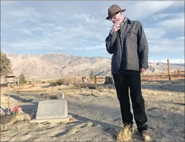  ?? Louis Sahagun Los Angeles Times ?? ALLEN BERREY visits the grave of Jose C. Pires, a.k.a. Portagee Joe, at Mt. Whitney Cemetery in Lone Pine.