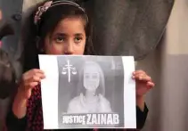  ?? - Reuters file photo ?? DEMANDING JUSTICE: A girl holds up a picture of Zainab Ansari, a 7-year-old girl who was raped and murdered in Kasur, during a protest in Islamabad, Pakistan on January 11, 2018.