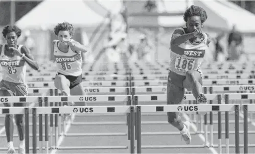  ?? Houston Chronicle ?? American heptathlet­e Jackie Joyner wins the heptathlon’s 100-meter hurdles event in 1986 with a U.S. Olympic Festival record time of 13.16 seconds. Joyner would go on to win the heptathlon with a world record of 7,161 points, surpassing her world mark...