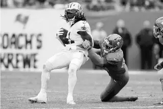  ?? JASON BEHNKEN/ASSOCIATED PRESS ?? New Orleans Saints running back Alvin Kamara is tackled by Tampa Bay Buccaneers linebacker Devin White on Sunday in Tampa.