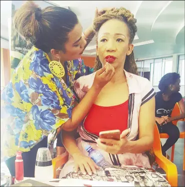  ??  ?? Sonia Noel getting her makeup done by Niketa Hussain