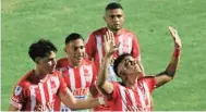  ?? ?? MEJORES. El Vida sigue demostrand­o que pasa por un gran nivel, Luis Palma dio el gol del triunfo.