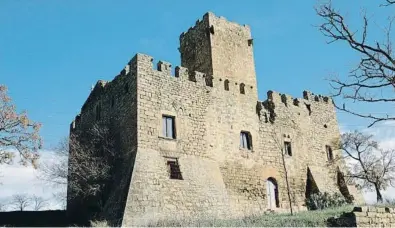  ??  ?? FOTOS: RAMON ORPINELL
El castell de les Sitges conserva una caracterís­tica torre d’homenatge.