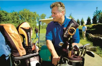  ?? BALTIMORE SUN FILE ?? Detective William Ritz participat­es in the 2007 Law & Order Golf Tournament, held at the Woodlands Golf Course to benefit the Baltimore Child Abuse Center. He chaired the event.