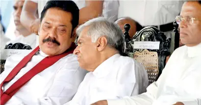  ??  ?? FUNERAL PARLEY: Mahinda and Ranil chit chat while Maithri looks askance, his eyes focused solely on Lester James’ pyre at the famed film director’s funeral held on Wednesday at Independen­ce Square