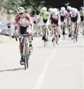  ?? Facebook ?? PIONERO.
Abner González es el primer boricua que firma como profesiona­l en el ciclismo.