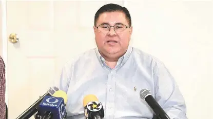  ?? SAÚL GONZÁLEZ ?? Sergio Lara Galván, secretario del Ayuntamien­to en el Cabildo de Torreón.