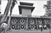  ?? ARVIND YADAV/HT PHOTO ?? The newly inaugurate­d smog tower on Baba Kharak Singh Marg in New Delhi on Monday.