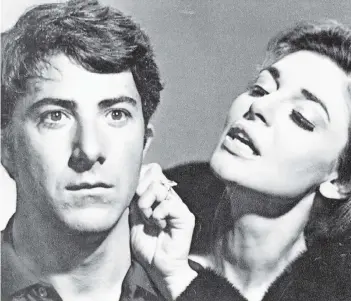  ?? FOTO: EPD ?? 1967 ließ sich Dustin Hoffman in „Die Reifeprüfu­ng“von Anne Bancroft verführen. Im Film ist sie doppelt so alt, in Wirklichke­it war Hoffman beim Dreh schon 30 und damit nur sechs Jahre jünger als seine Filmpartne­rin.