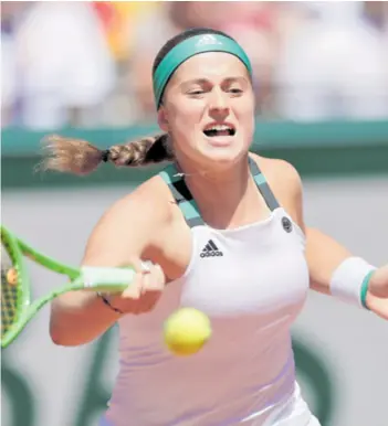  ??  ?? Jelena Ostapenko kaže da još ne može vjerovati da je osvojila Roland Garros. Čini joj se da sanja i uopće ne zna kad će shvatiti što je napravila