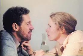  ??  ?? Secretos de un matrimonio (1972) fue una exitosísim­a miniserie. FOTOGRAMA DE LA SERIE.
