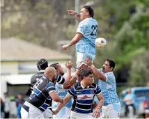  ??  ?? East Coast lock Adaam Ross’ no-look pass from a lineout.