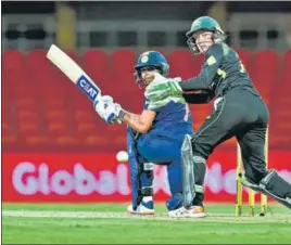  ?? GETTY ?? Harmanpree­t Kaur in action during the thrid T20 against Australia in Gold Coast on Sunday.