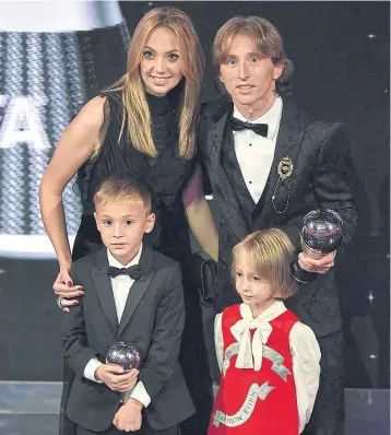  ?? AFP ?? Fifa’s best player of the year Luka Modric poses with his family during the awards ceremony in London on Monday.