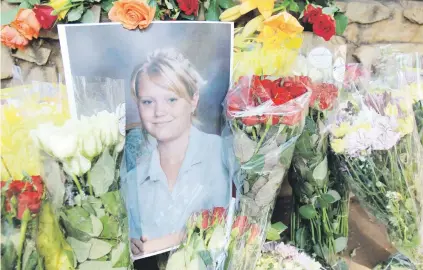  ?? Picture: Gallo Images ?? SLAIN. Solidarity Helping Hand Fund lays flowers at the Gerrit Maritz High School in honour of Anika Smit, murdered at her family’s home in March 2010.