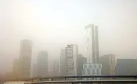  ?? (aFP) ?? A view of King Abdullah Financial District in Riyadh during a heavy dust storm on Tuesday