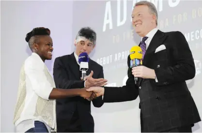  ?? — AP ?? MANCHESTER: Nicola Adams, left, shakes hands with boxing promoter, Frank Warren, during a press announceme­nt in central London, yesterday. Two-time Olympic women’s boxing champion Nicola Adams has turned profession­al. The 34-year-old flyweight from...