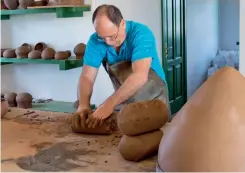  ??  ?? 2- Lanzarote’deki yerel zanaata odaklanan
Casa Museo del Campesino’nun seramik atölyesi
The ceramic workshop of Casa Museo del Campesino which focuses on the local crafts in Lanzarote.