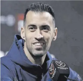  ?? EFE ?? Sergio Busquets sonríe durante su comparecen­cia de ayer.