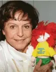  ?? Foto: Ursula Düren, dpa ?? Der Pumuckl und seine „Mama“, Ellis Kaut 1995.