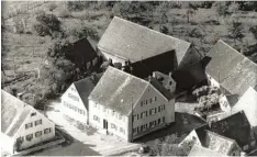  ??  ?? Blick auf den Gasthof samt Stallungen aus dem Jahr 1960.