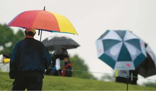  ?? RICK KINTZEL /THE MORNING CALL PHOTOS ?? Umbrellas were needed for most of Thursday’s first round of the U.S. Senior Open at Saucon Valley Country Club in Upper Saucon Township. Rain and wet conditions wreaked havoc on the players.