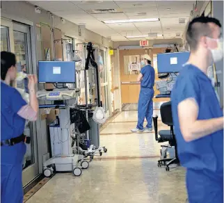  ?? REUTERS ?? Nurses work in a ward housing COVID-19 patients at UW Health University Hospital in Madison, Wisc. on Wednesday.