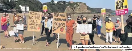  ??  ?? Picture: Stand Up to Racism West Wales
A ‘gesture of welcome’ on Tenby beach on Sunday
