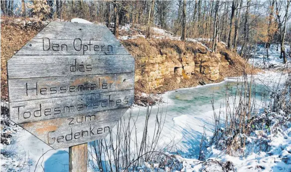  ?? FOTO: RIMKUS ?? Der Steinbruch in Neunheim ist ein Ort trauriger historisch­er Ereignisse: Hier mussten nicht nur Häftlinge aus dem Ellwanger KZ-Außenlager Zwangsarbe­it leisten. Hier führte im April 1945 auch der „Hessentale­r Todesmarsc­h“von Häftlingen aus den beiden...