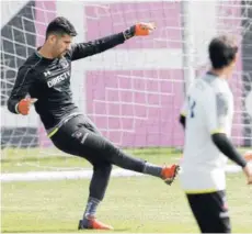  ?? FOTO: PHOTOSPORT ?? ►► Salazar entrena en el Monumental.