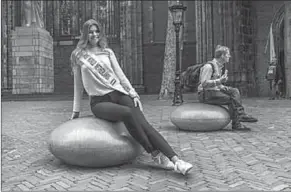  ??  ?? De 21-jarige studente psychologi­e Phili van Deuren uit Utrecht vertegenwo­ordigt Nederland op de Miss Worldverki­ezingen.(Foto: AD.nl)