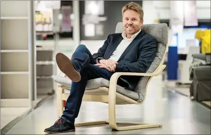  ?? FOTO: LEIF WECKSTRöM ?? Lars Midttuns personliga Ikea-favorit är fåtöljen Poäng som funnits i sortimente­t i årtionden.