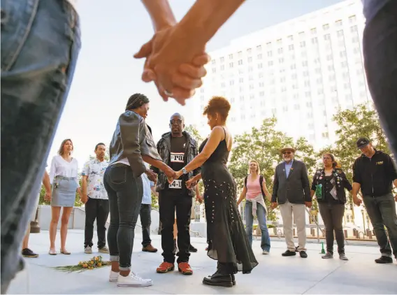  ?? Photos by Jessica Pons / Special to The Chronicle ?? Quintus Moore (center) and other activists participat­e in a weekly protest outside the Los Angeles Hall of Justice organized by Black Lives Matter.