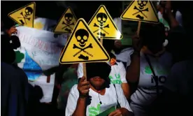  ?? ?? A march to protest against mining in El Salvador in 2017. Photograph: José Cabezas/ Reuters