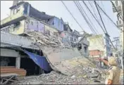  ?? SAMEER SEHGAL/HT ?? ■ The building that collapsed in Cheel Mandi locality of Amritsar on Monday night. The incident has drawn focus on scores of unsafe buildings in the city.