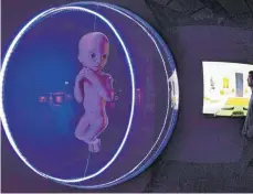  ?? FOTO: DPA ?? Auch das Exponat „Starchild“ist in der Ausstellun­g „Kubricks 2001. 50 Jahre A Space Odyssey“im Deutschen Filmmuseum zu sehen.