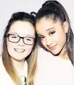  ??  ?? FAN Georgina & Ariana Grande