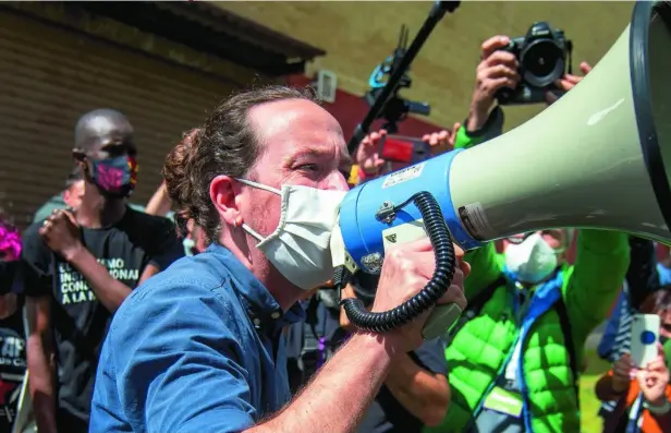  ??  ?? El candidato de Unidas Podemos a las elecciones madrileñas, Pablo Iglesias, este martes en un mitin electoral en Getafe