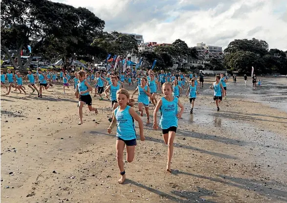  ?? PHOTO:SCOTTIET PHOTOGRAPH­Y ?? Participan­ts in the Beach Series at Takapuna Beach in 2015