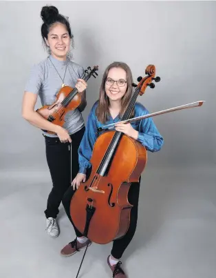  ?? PHOTOS: LINDA ROBERTSON ?? Smashing . . . Dunedin Youth Orchestra young musician awardwinne­rs violinist Ngaruaroha Martin (left) and cellist Tessa DalgetyEva­ns.