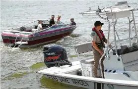  ?? Brett Coomer / Staff photograph­er ?? Game wardens patrolling Texas waterways over the July Fourth holiday weekend investigat­ed 12 boating accidents, including one in which a patrol boat was struck.