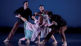  ??  ?? Stelle
La kermesse con i migliori talenti del balletto mondiale e 18 interpreti stellati del panorama coreografi­co internazio­nale