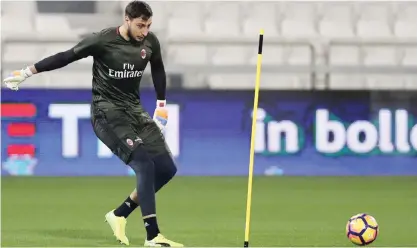  ??  ?? DOHA: File photo shows AC Milan’s Italian goalkeeper Gianluigi Donnarumma attends a training session in the Qatari capital Doha. — AFP