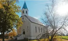  ?? Foto: Hartmut Pakirnus ?? Die Evangelisc­h-Lutherisch­e Kirche in Karlshuld. Sie wurde 1847 durch Dekan Bomhard aus Augsburg feierlich eingeweiht.